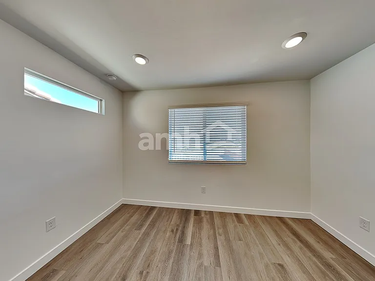 6217 W Calle Bilboa — Photo 9
