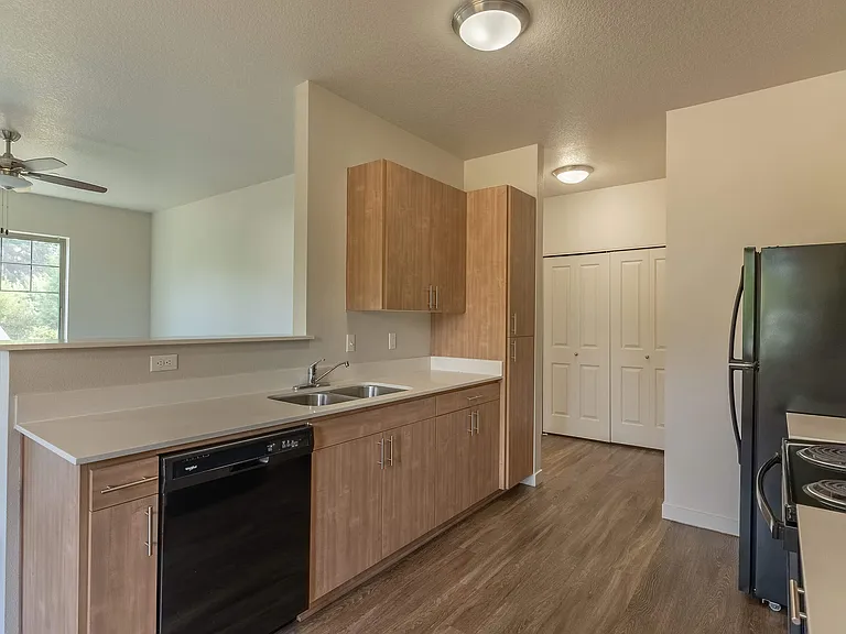 Sandyplace Apartment Homes — Photo 39