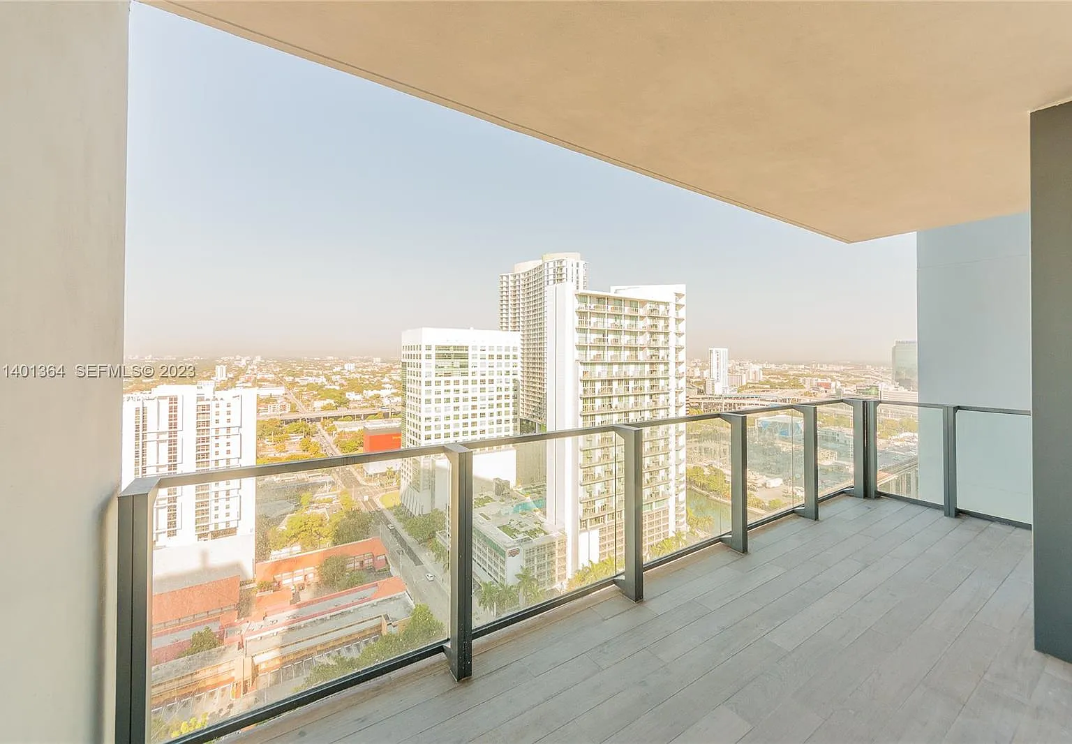1 bed, 1.5 bath, 883 sqft, $4,300 — Photo 2