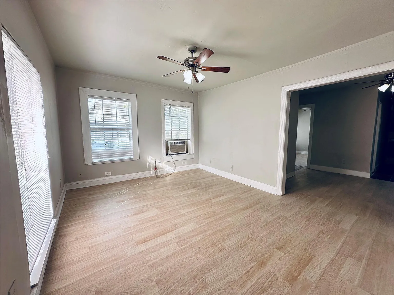 1 bed, 1.0 bath, 680 sqft, $1,050 — Photo 3