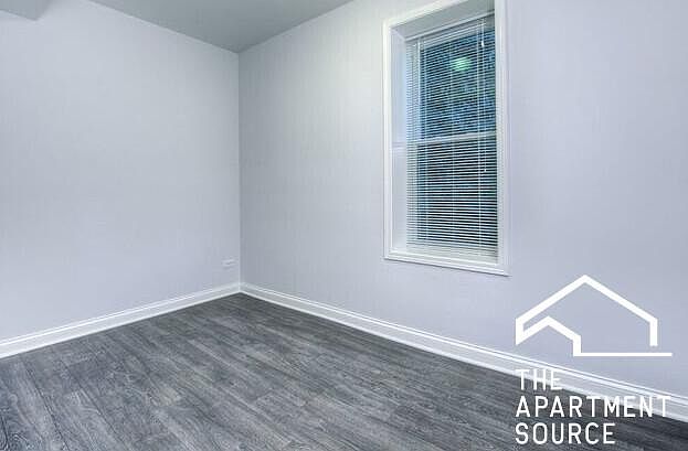 2nd image of 1300 N Greenview Ave #1S