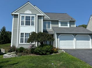 418 Carpenters Cove Ln, Downingtown, PA 19335