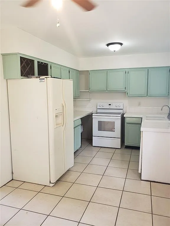 2 bed, 1.0 bath, 1072 sqft, $2,100 — Photo 4