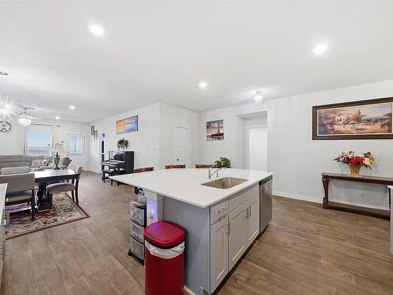318 Merriman Rd — Photo 12
