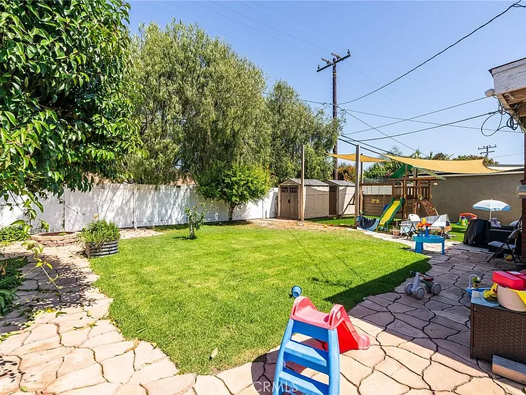 2358 Snowden Ave — Photo 29