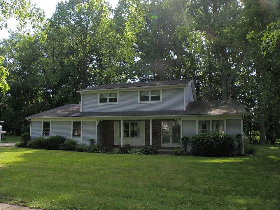 1st image of 823 Pinetree Dr