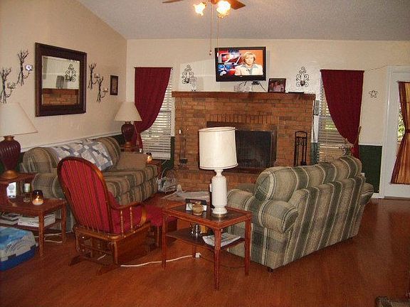 Family Room w/ fireplace