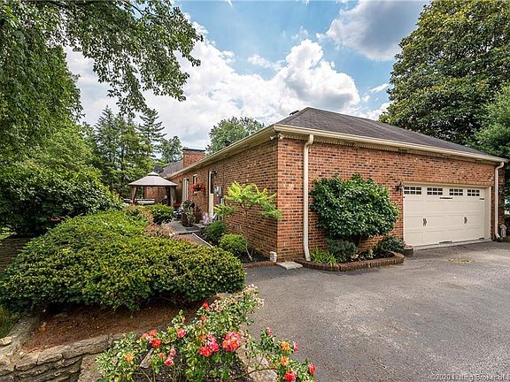 5th image of 912 Greenwood Ct