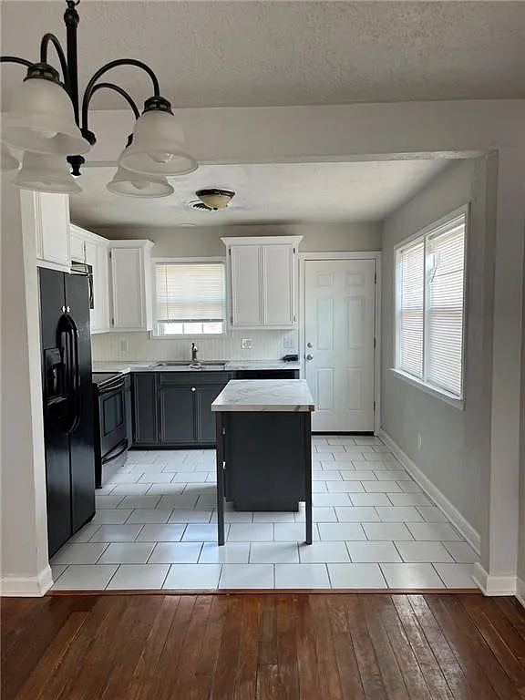 3 bed, 1.0 bath, 1045 sqft, $1,400 — Photo 3