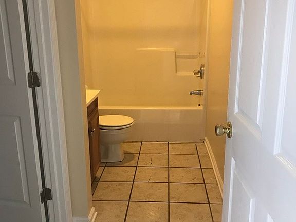 4th image of 318 Spence St