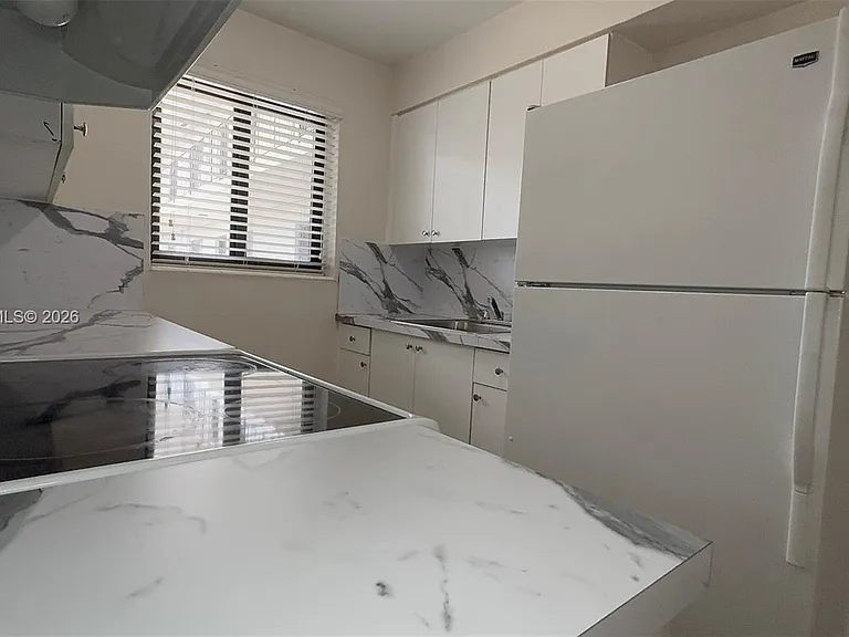 805 W 30th St #10 — Photo 8