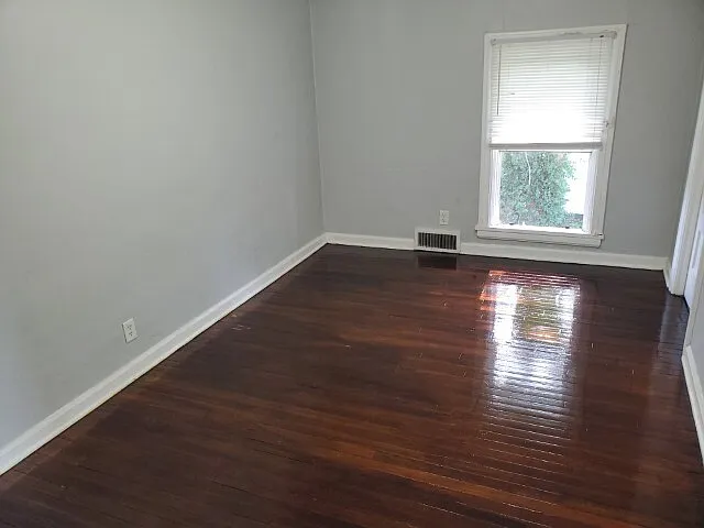 318 Lincolnway Way E — Photo 8