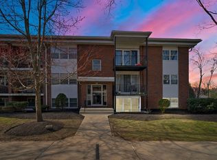 32 Pleasant Dr APT 16, Stoughton, MA 02072