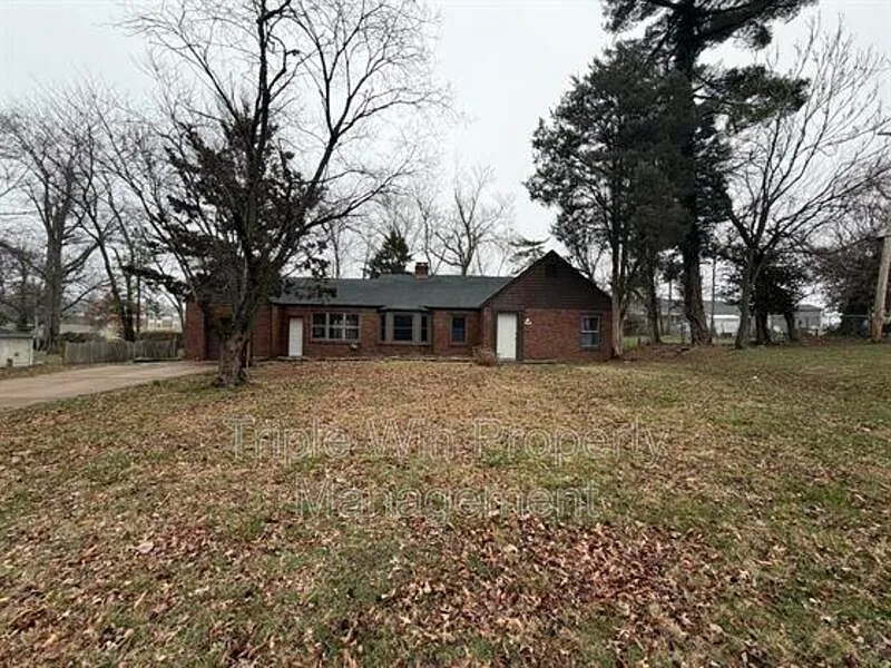 520 Hentschel Pl photo 1