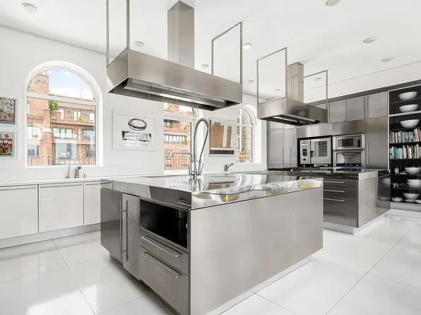 1 Sutton Place South image 4 of 25