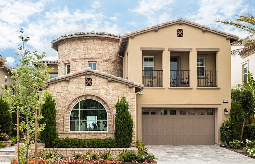 5 bed, 5.5 bath, 4055 sqft, $12,000 — Photo 2