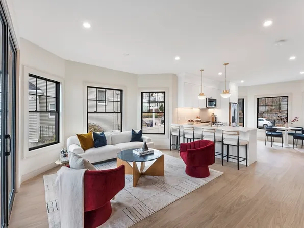 142 Metropolitan Ave #1, Roslindale, MA 02131