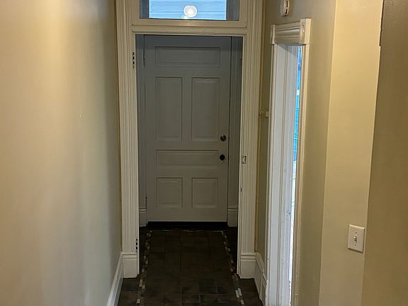 2nd image of 216 Morton St E