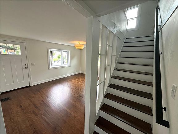 5th image of 2632 Eldridge Ave