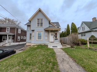 370 Bent St, Elgin, IL 60120