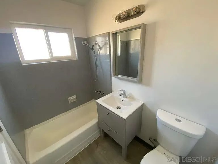 279 S Mollison Ave — Photo 12
