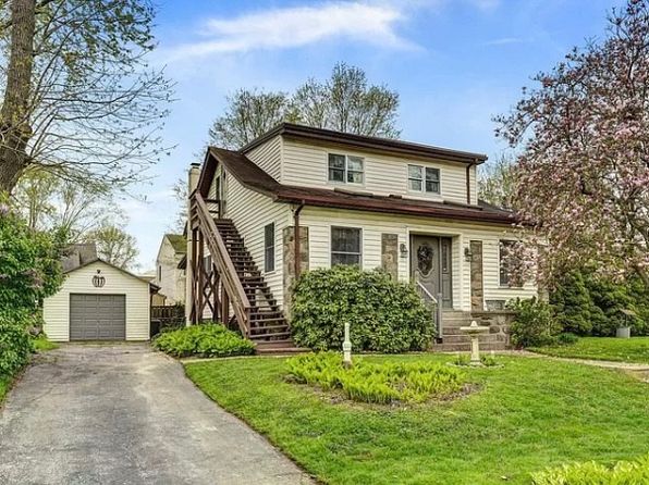 114 Nassau Blvd #2