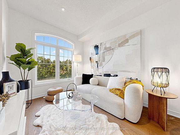 2nd image of 71 Dundas Way
