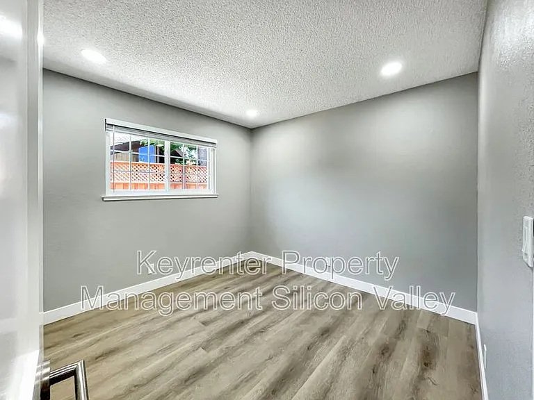 1806 Blackmore Ct — Photo 14