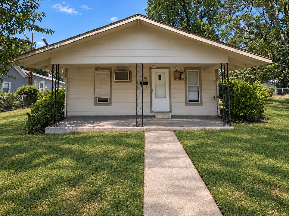 721 W Della St