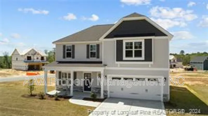 4 bed, 2.5 bath, 2300 sqft, $2,700 — Photo 2