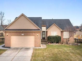 32126 Persimmon Ln, Chesterfield, MI 48047