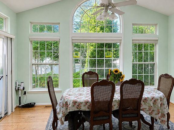 4th image of 304 Blossom Cir