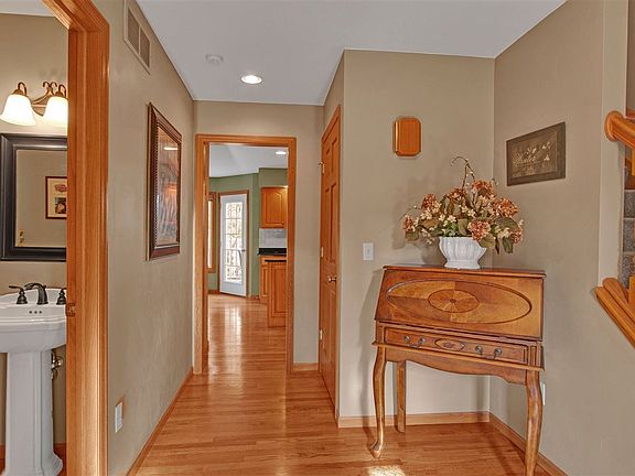 4th image of 1411 Brookshire Dr