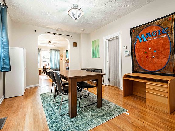4th image of 2733 N Artesian Ave