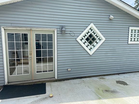 3rd image of 82 Church St