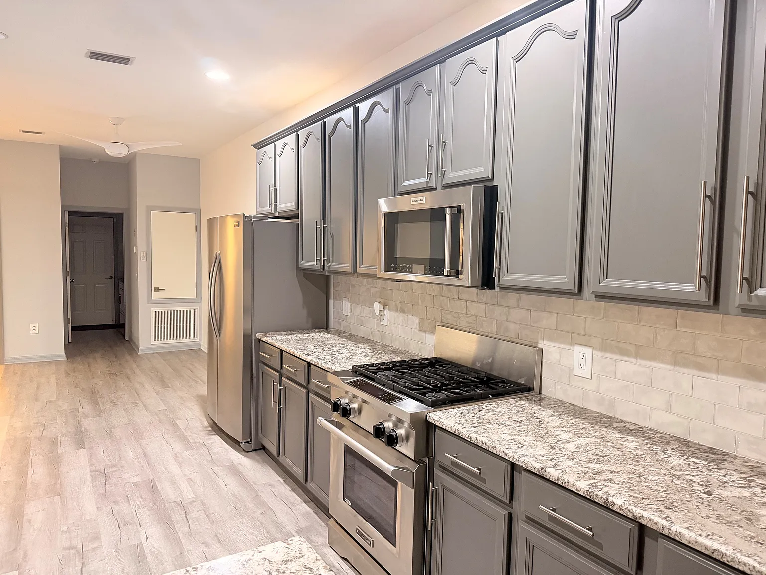 2 bed, 1776 sqft, $2,600 — Photo 4