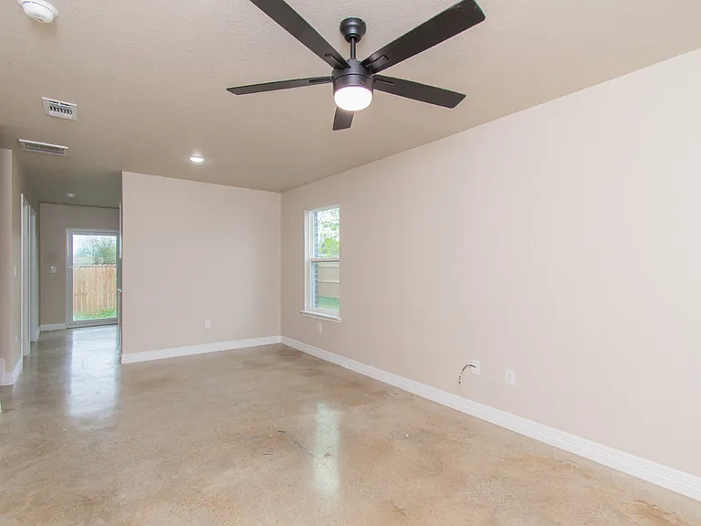 806 White Meadow Ln #B — Photo 4