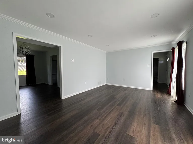 1717 Fallsway Dr — Photo 5