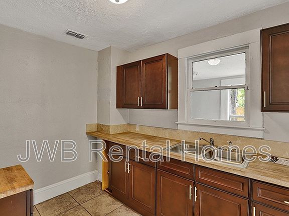 2nd image of 1316 W 31st St