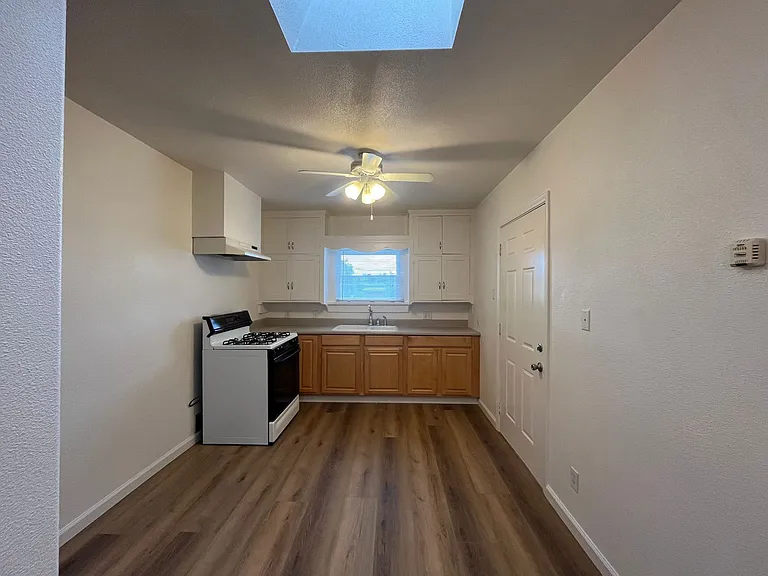 1434 Pine St — Photo 6