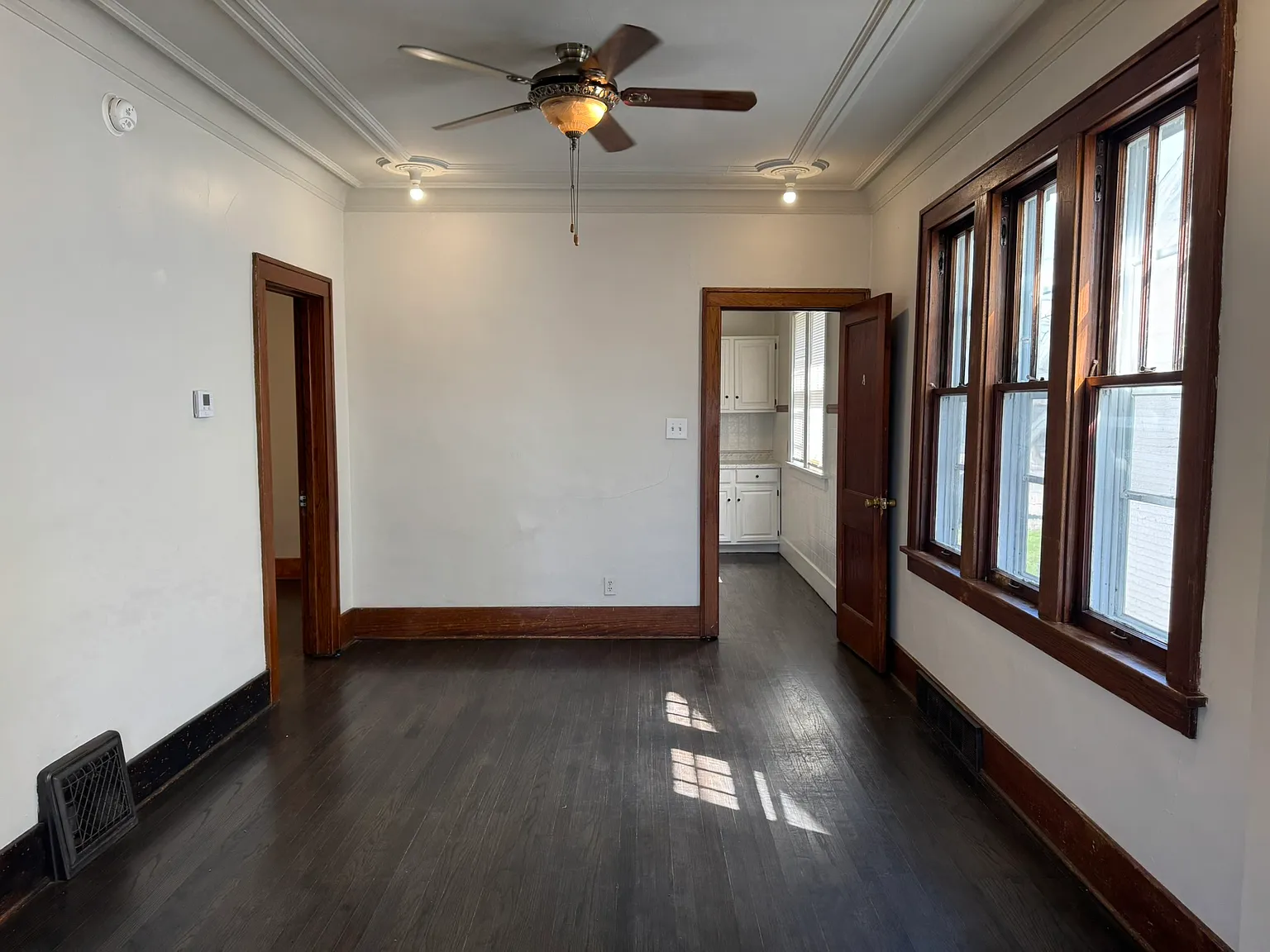 3 bed, 1.5 bath, 1100 sqft, $1,700 — Photo 3