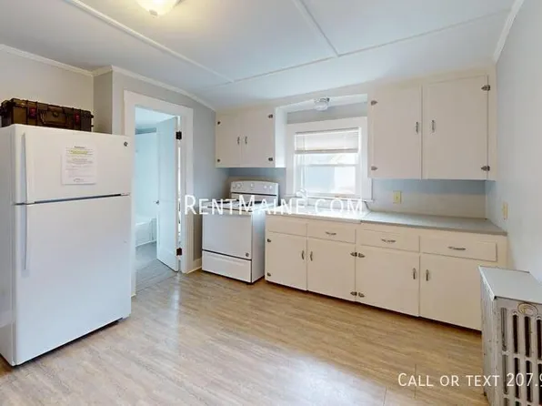 28 Pleasant St #4, Waterville, ME 04901