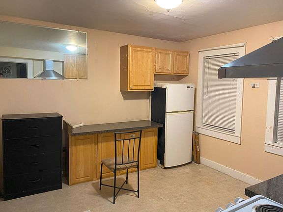 5th image of 75 1/2 W Elm Ave #1