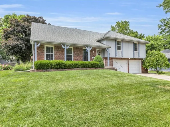 802 NE Balboa St, Lees Summit, MO 64086