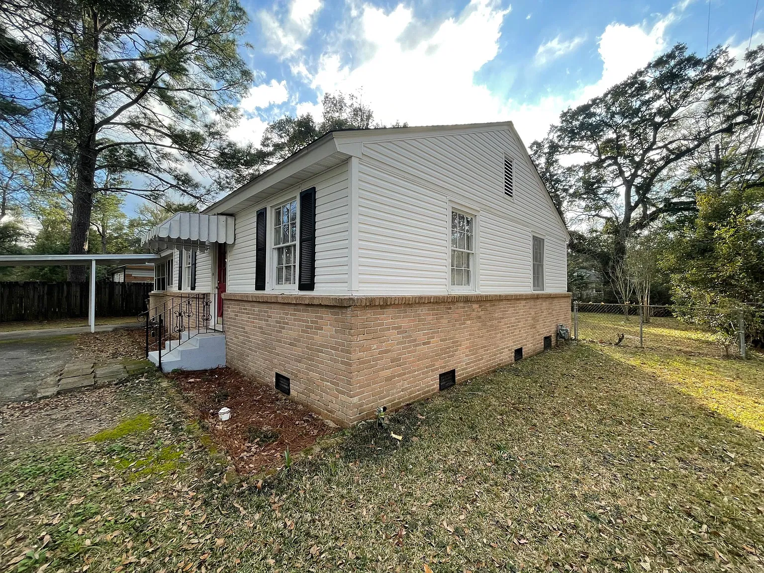 3 bed, 1280 sqft, $1,550 — Photo 2