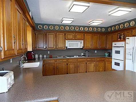 4th image of 320 Windy Meadow Dr