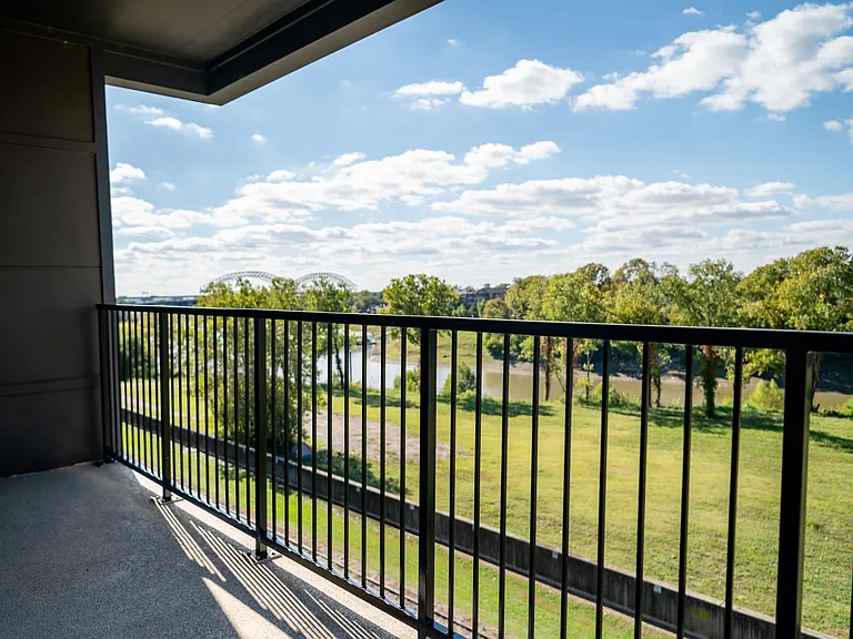 Harbor Side at Conwood Flats Apartments — Photo 32