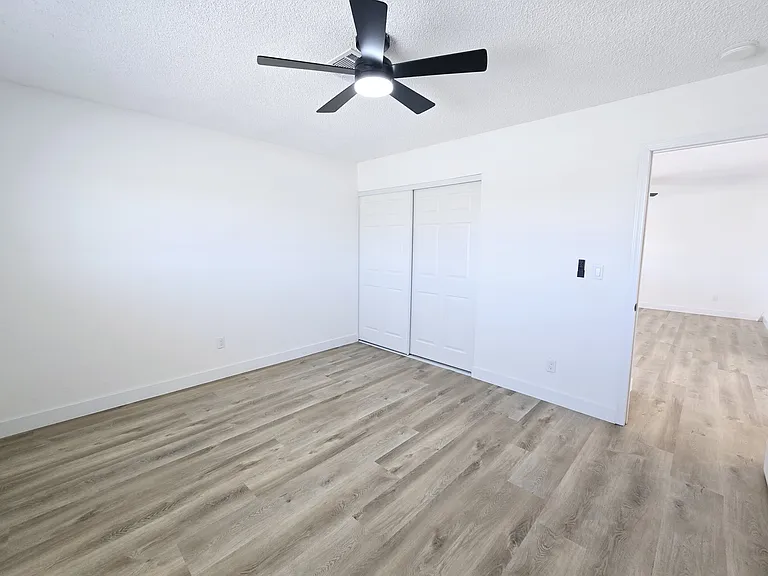 1083 E Calvada Blvd #B — Photo 15