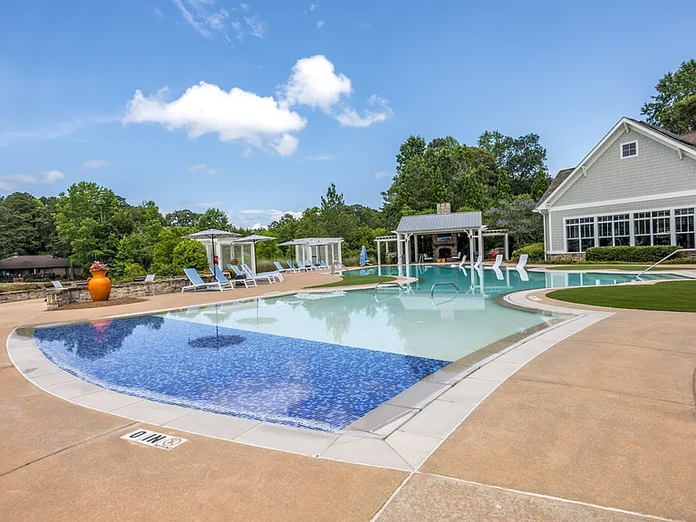 Lakeside Village Apartments