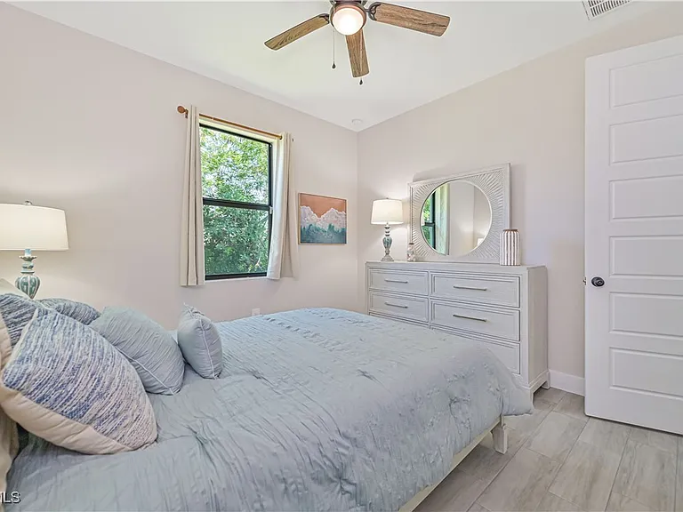 1137 SW 29th Ter — Photo 30